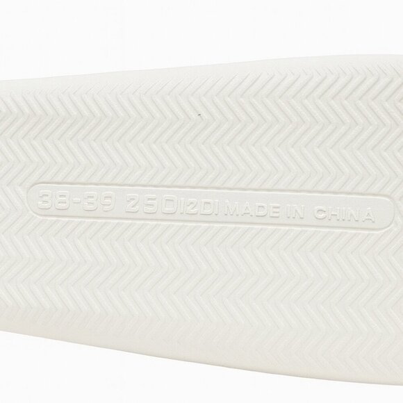 NWT Cozy White Gingerbread Man Slippers – Size 9.5/10, Holiday Comfort - Picture 2 of 6